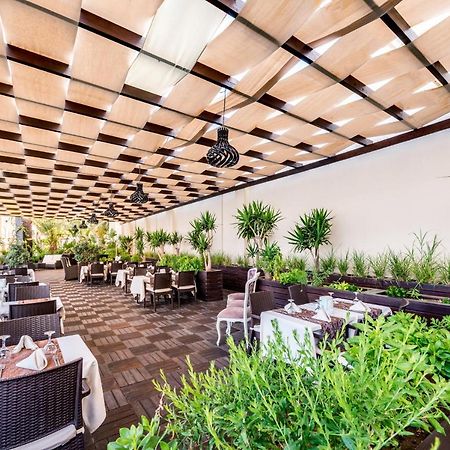 Vuni Palace Premium Hotel & Spa & Casino Beachfront Location ! ไคริเนีย ภายนอก รูปภาพ