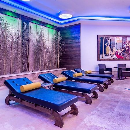 Vuni Palace Premium Hotel & Spa & Casino Beachfront Location ! ไคริเนีย ภายนอก รูปภาพ