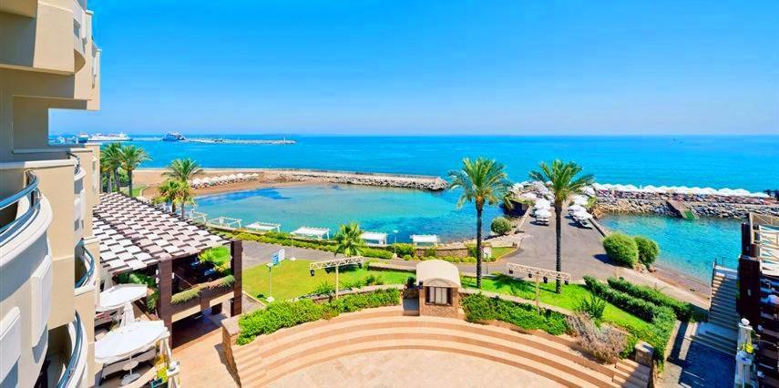 Vuni Palace Premium Hotel & Spa & Casino Beachfront Location ! ไคริเนีย ภายนอก รูปภาพ