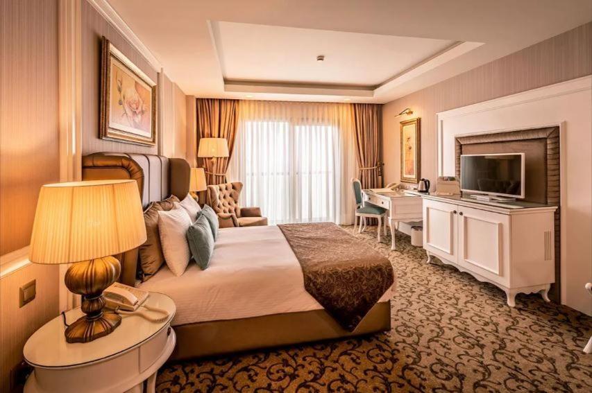 Vuni Palace Premium Hotel & Spa & Casino Beachfront Location ! ไคริเนีย ภายนอก รูปภาพ