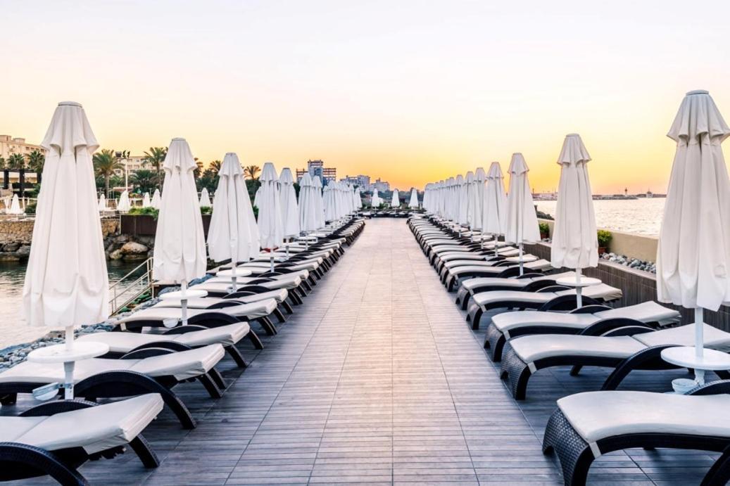 Vuni Palace Premium Hotel & Spa & Casino Beachfront Location ! ไคริเนีย ภายนอก รูปภาพ