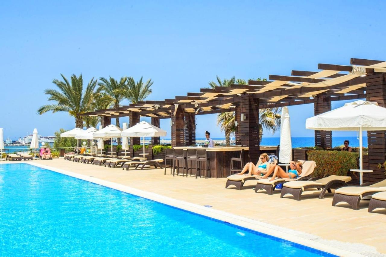 Vuni Palace Premium Hotel & Spa & Casino Beachfront Location ! ไคริเนีย ภายนอก รูปภาพ