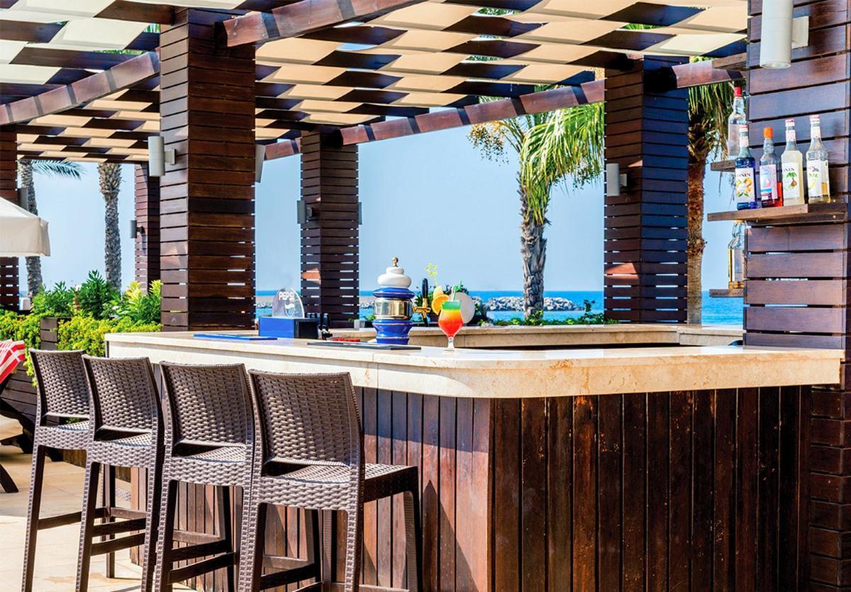 Vuni Palace Premium Hotel & Spa & Casino Beachfront Location ! ไคริเนีย ภายนอก รูปภาพ