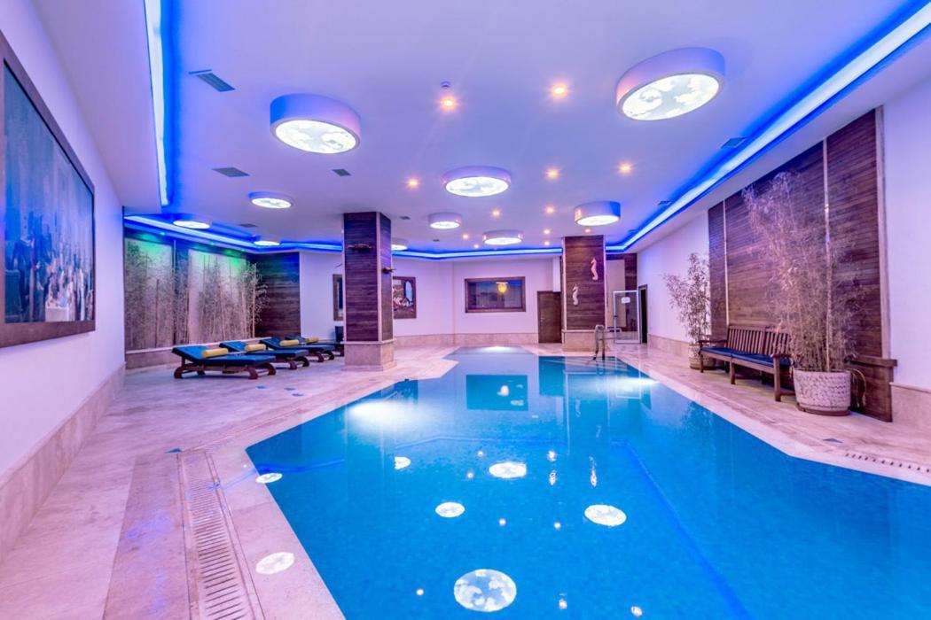 Vuni Palace Premium Hotel & Spa & Casino Beachfront Location ! ไคริเนีย ภายนอก รูปภาพ