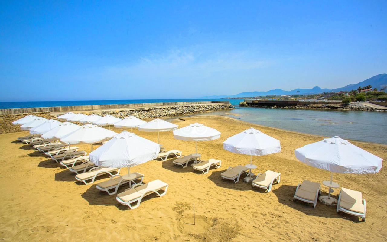 Vuni Palace Premium Hotel & Spa & Casino Beachfront Location ! ไคริเนีย ภายนอก รูปภาพ