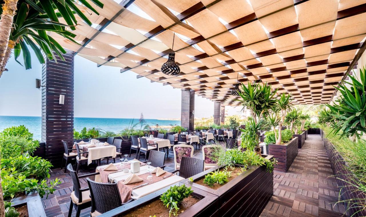 Vuni Palace Premium Hotel & Spa & Casino Beachfront Location ! ไคริเนีย ภายนอก รูปภาพ