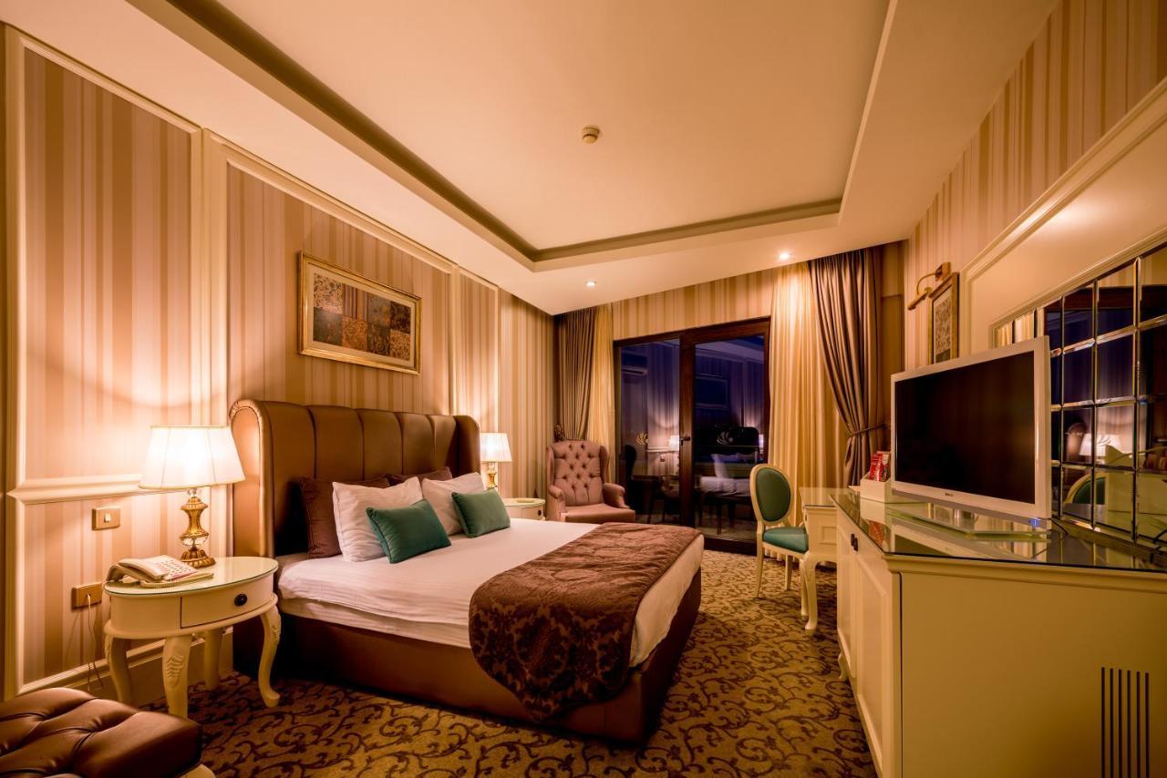 Vuni Palace Premium Hotel & Spa & Casino Beachfront Location ! ไคริเนีย ภายนอก รูปภาพ